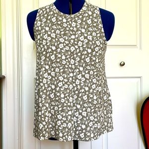 NWOT flowy tank!